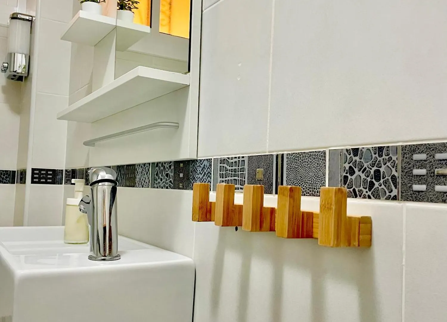 Luxury Suites Minerva Beach Benalmadena Apartment